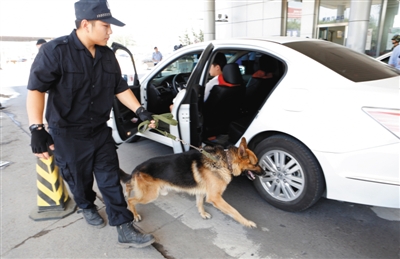 http://www.thaithavorn.com/uploadfile/2014/0813/20140813030858749.jpg