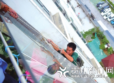 http://www.thaithavorn.com/uploadfile/2014/0828/20140828032828859.jpg