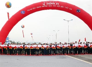 http://www.thaithavorn.com/uploadfile/2014/0922/20140922104459819.jpg