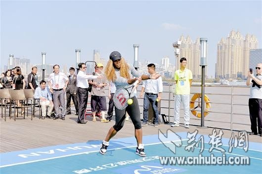http://www.thaithavorn.com/uploadfile/2014/0923/20140923112549646.jpg