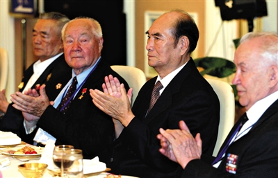 http://www.thaithavorn.com/uploadfile/2015/0115/20150115110445925.jpg