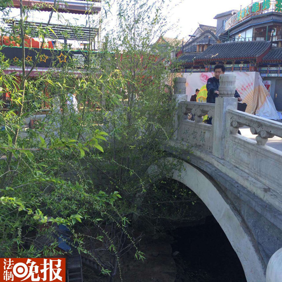 http://www.thaithavorn.com/uploadfile/2015/0416/20150416041638776.jpg