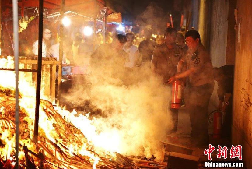http://www.thaithavorn.com/uploadfile/2015/0601/20150601031119421.jpg