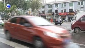 機(jī)動車不禮讓行人 市民很無奈
