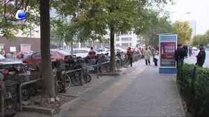 市綜合行政執(zhí)法局對(duì)裕華路原勞務(wù)市場(chǎng)違法占道進(jìn)行集中整治